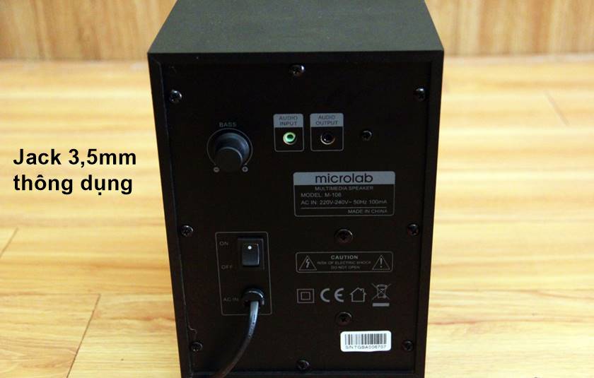 Loa vi tính Microlab M108 sử dụng jack kết nối 3.5 mm