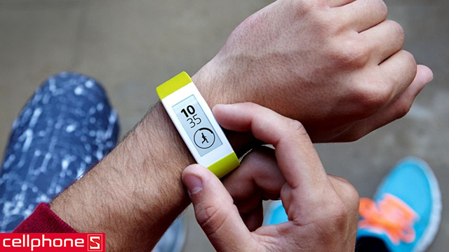 vòng đeo tay thông minh Sony Smart Band Talk SWR30