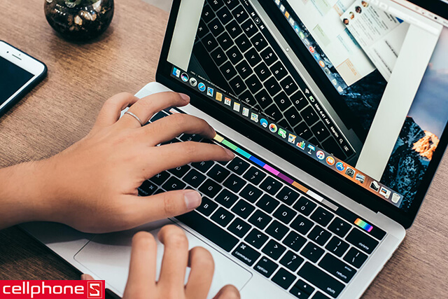 Apple MacBook Pro 13 inch Touch Bar 256GB MR9U2 (2018)