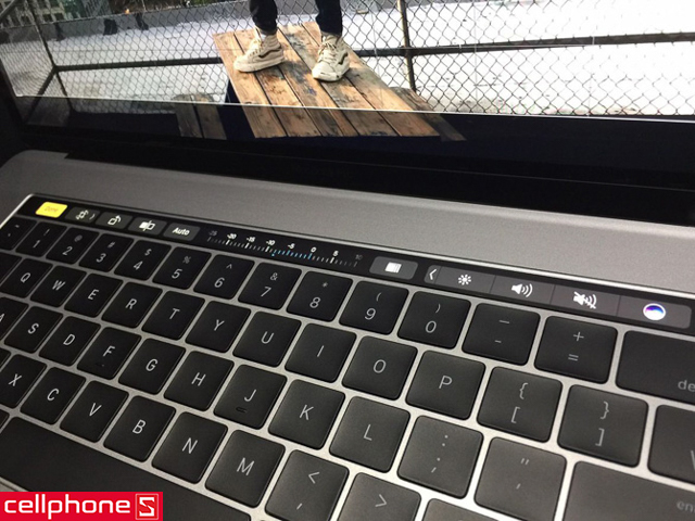 Apple MacBook Pro 15 inch Touch Bar 512GB MPTT2, năm 2017, nhập khẩu