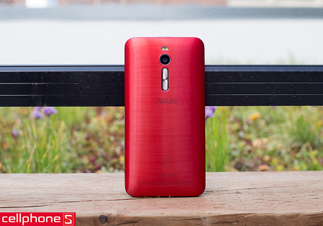 ASUS ZenFone 2 ZE551ML 2.3GHz 32GB 4GB RAM Chính hãng cũ, mới 99%