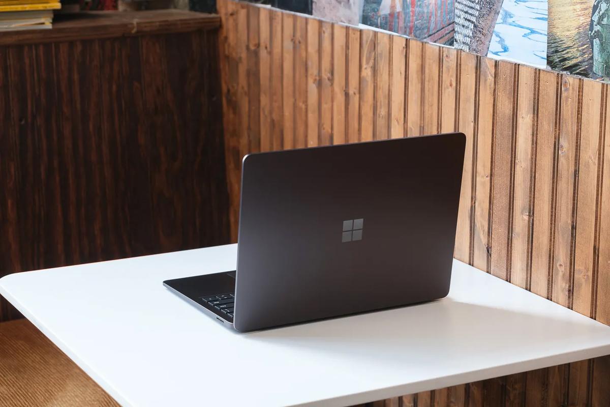 Đánh giá Surface Laptop 7: Đối thủ xứng tầm nhất của MacBook Air từ Microsoft