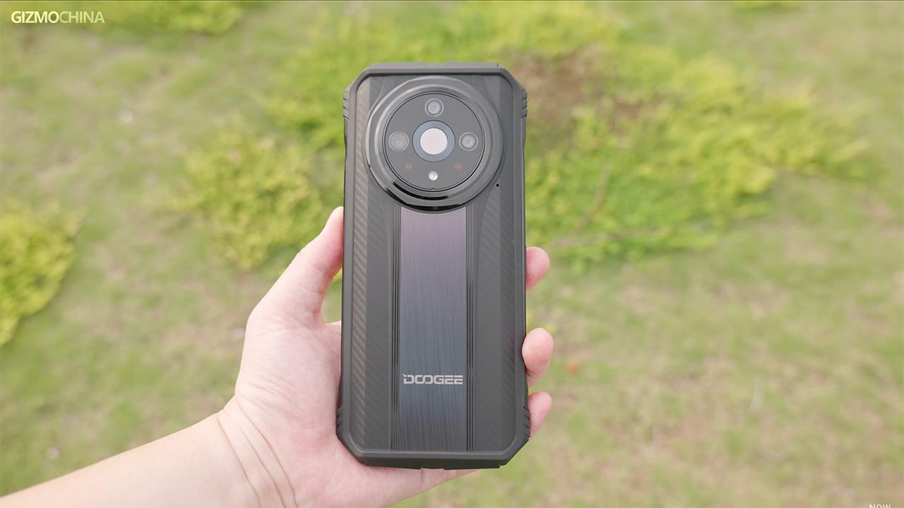 Cận cảnh DOOGEE V31 GT: Điện thoại thông minh "ném chó" không hỏng, siêu bền, giá 12.9 triệu đồng