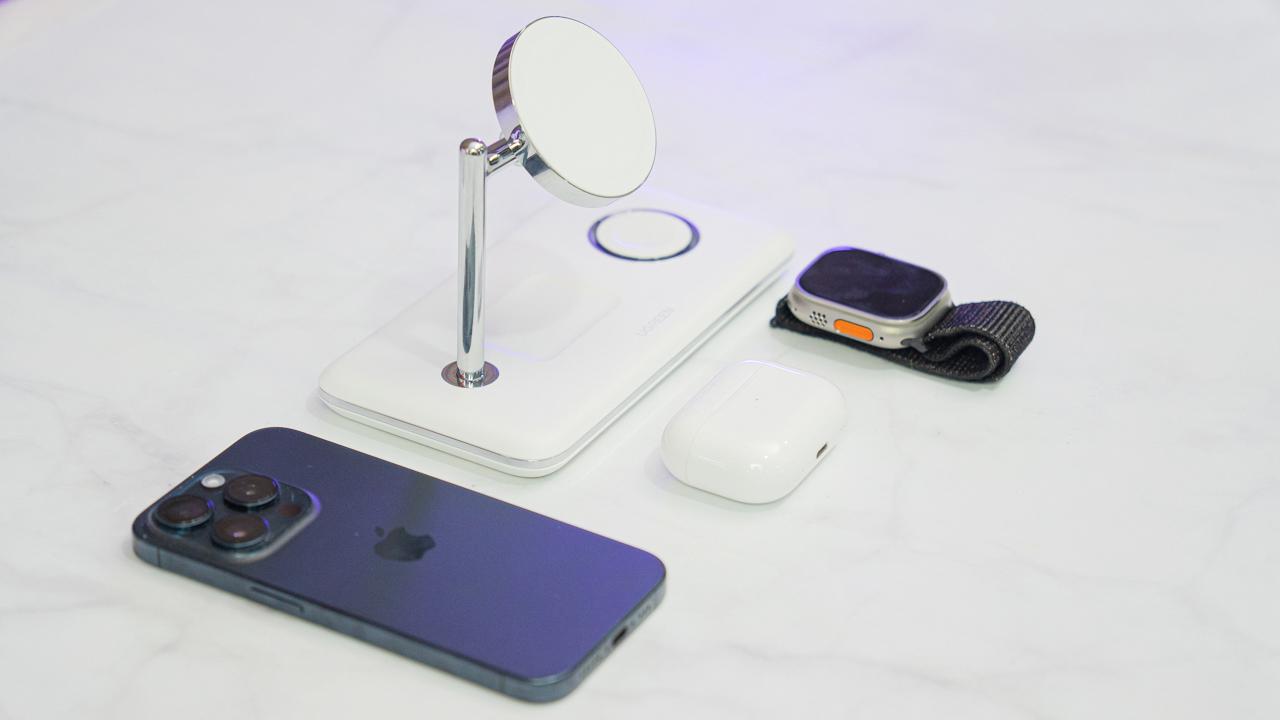 Trên tay đế sạc không dây Ugreen 3 trong 1 MagSafe: Sạc 3 thiết bị iPhone, AirPods, Apple Watch cùng lúc, giá 2.9 triệu
