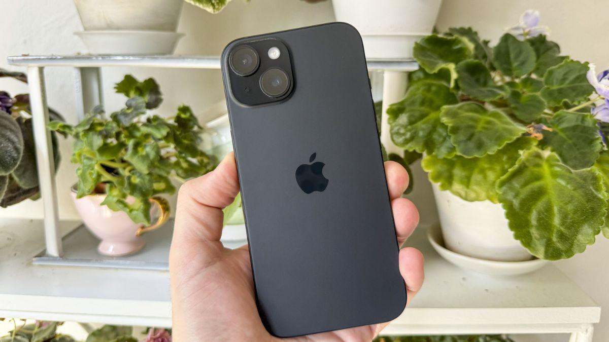 Top 5 điện thoại iPhone màu đen đáng mua nhất 2024