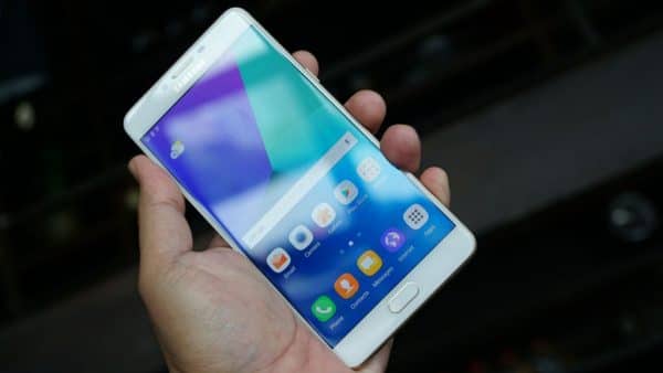 Sforum - Trang thông tin công nghệ mới nhất C9_07-1024x576-600x338 Galaxy C9 Pro đối đầu F3 Plus: Đại chiến cận cao cấp, "mãnh thú" liệu có chiến thắng? Sforum - Trang thông tin công nghệ mới nhất C9_07-1024x576-600x338 Galaxy C9 Pro đối đầu F3 Plus: Đại chiến cận cao cấp, "mãnh thú" liệu có chiến thắng?