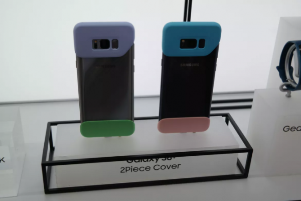 Sforum - Trang thông tin công nghệ mới nhất nexus2cee_2piece-668x445-600x400 Nhờ Samsung, ốp lưng kiêm pin của Apple không còn là món phụ kiện xấu xí nhất quả đất Sforum - Trang thông tin công nghệ mới nhất nexus2cee_2piece-668x445-600x400 Nhờ Samsung, ốp lưng kiêm pin của Apple không còn là món phụ kiện xấu xí nhất quả đất