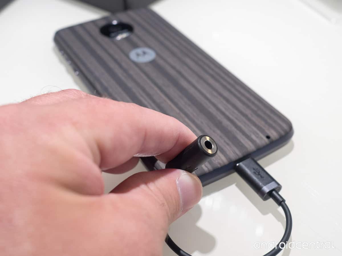 Sforum - Trang thông tin công nghệ mới nhất bo-jack-tai-nghe-MotoZ Đã đến lúc bỏ jack cắm tai nghe trên smartphone? Sforum - Trang thông tin công nghệ mới nhất bo-jack-tai-nghe-MotoZ Đã đến lúc bỏ jack cắm tai nghe trên smartphone?