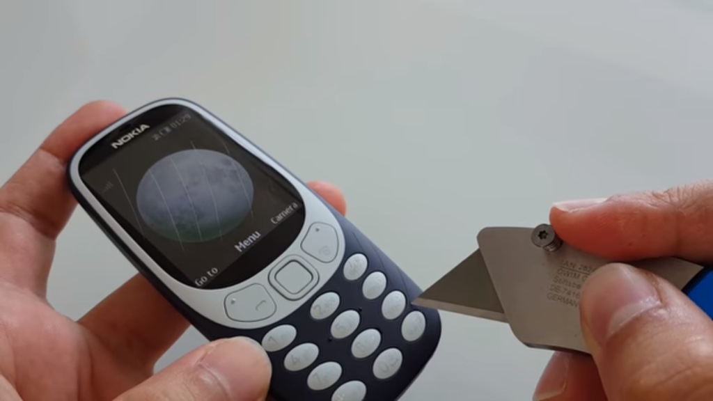 Sforum - Trang thông tin công nghệ mới nhất Screenshot-207-1024x576 Thử thách độ bền của Nokia 3310 phiên bản 2017: Dễ xước, màn hình bằng nhựa, thất vọng tràn trề Sforum - Trang thông tin công nghệ mới nhất Screenshot-207-1024x576 Thử thách độ bền của Nokia 3310 phiên bản 2017: Dễ xước, màn hình bằng nhựa, thất vọng tràn trề