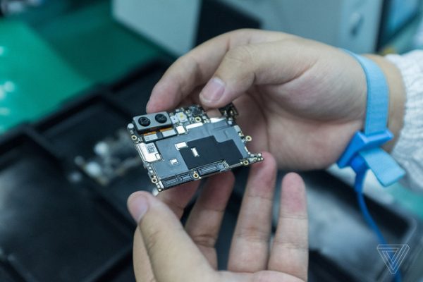 Sforum - Trang thông tin công nghệ mới nhất dseifert-170616-1783-0009-1497894720923-600x400 Hé lộ về cụm camera kép của OnePlus 5: Cảm biến 16MP + 20MP, hỗ trợ xóa phông và zoom quang Sforum - Trang thông tin công nghệ mới nhất dseifert-170616-1783-0009-1497894720923-600x400 Hé lộ về cụm camera kép của OnePlus 5: Cảm biến 16MP + 20MP, hỗ trợ xóa phông và zoom quang