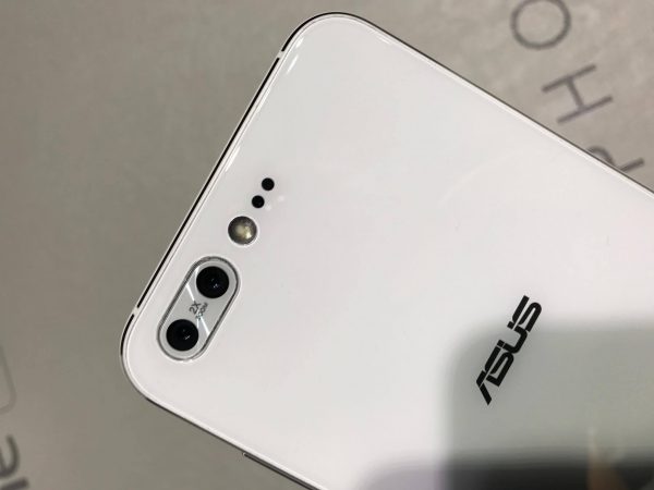 Sforum - Trang thông tin công nghệ mới nhất 2-600x450 Trên tay Zenfone 4 Pro và Zenfone 4: Bộ đôi smartphone cao cấp của Asus Sforum - Trang thông tin công nghệ mới nhất 2-600x450 Trên tay Zenfone 4 Pro và Zenfone 4: Bộ đôi smartphone cao cấp của Asus