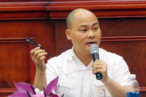 Sforum - Trang thông tin công nghệ mới nhất CEO-Nguyen-Tu-Quang-khoc Nguyễn Tử Quảng bật khóc trong buổi chia sẻ về Bphone 2017 Sforum - Trang thông tin công nghệ mới nhất CEO-Nguyen-Tu-Quang-khoc Nguyễn Tử Quảng bật khóc trong buổi chia sẻ về Bphone 2017