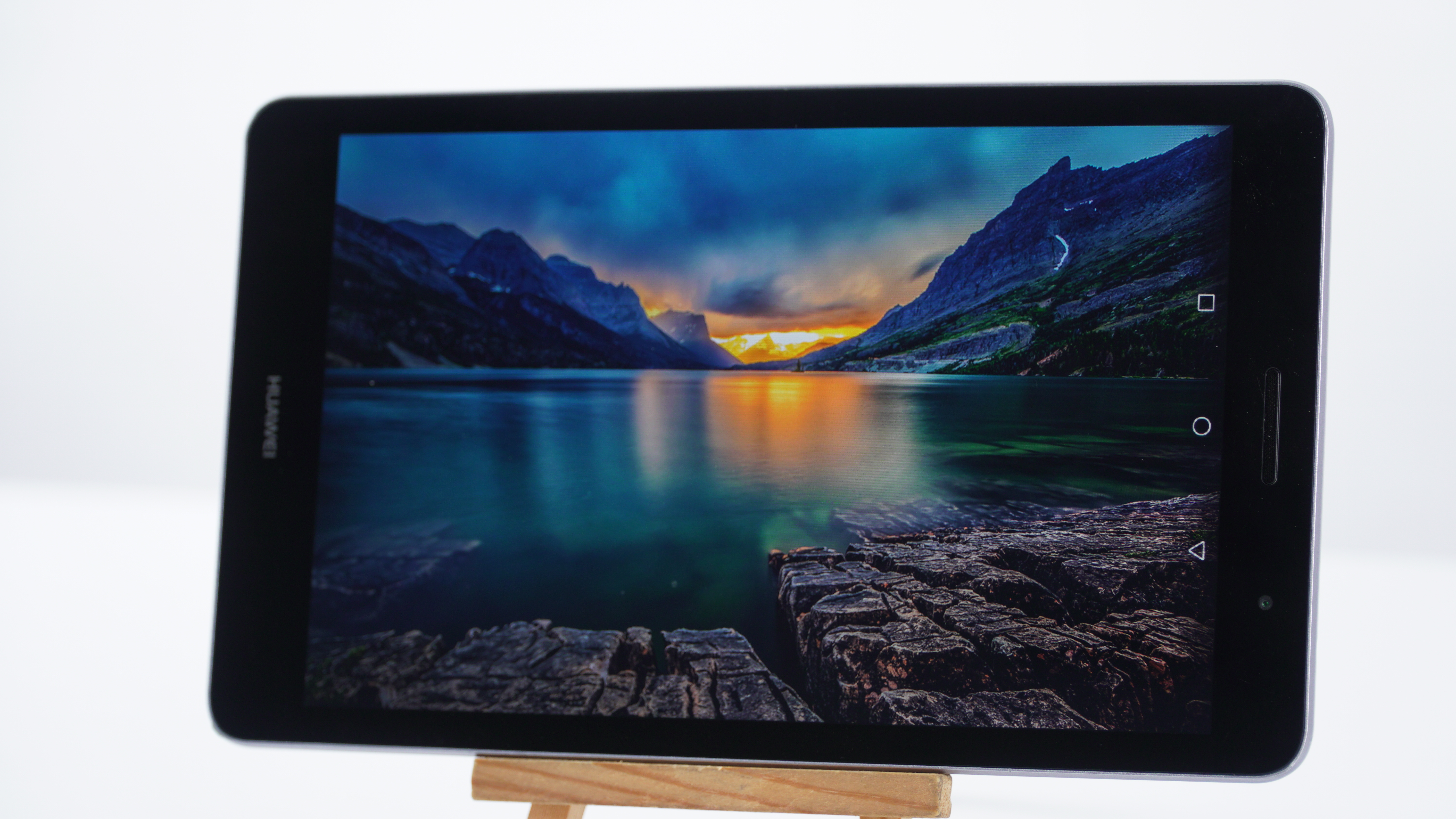 Sforum - Trang thông tin công nghệ mới nhất DSC00161 Đánh giá Huawei MediaPad T3-8: Thiết kế kim loại, màn hình bảo vệ mắt, hiệu năng ổn Sforum - Trang thông tin công nghệ mới nhất DSC00161 Đánh giá Huawei MediaPad T3-8: Thiết kế kim loại, màn hình bảo vệ mắt, hiệu năng ổn
