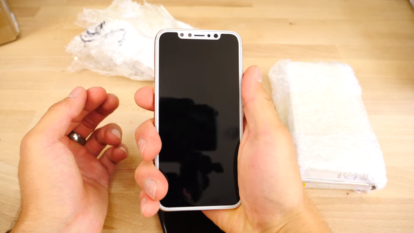 Sforum - Trang thông tin công nghệ mới nhất iphone-8-iphone7s-iphone7s-plus-03 Trên tay bản mẫu iPhone 8, iPhone 7s Plus và iPhone 7s sắp được Apple ra mắt trong tháng tới Sforum - Trang thông tin công nghệ mới nhất iphone-8-iphone7s-iphone7s-plus-03 Trên tay bản mẫu iPhone 8, iPhone 7s Plus và iPhone 7s sắp được Apple ra mắt trong tháng tới