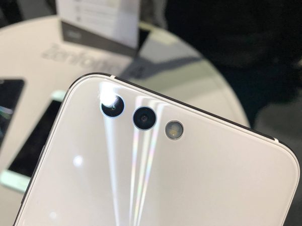 Sforum - Trang thông tin công nghệ mới nhất z45-600x450 Trên tay Zenfone 4 Pro và Zenfone 4: Bộ đôi smartphone cao cấp của Asus Sforum - Trang thông tin công nghệ mới nhất z45-600x450 Trên tay Zenfone 4 Pro và Zenfone 4: Bộ đôi smartphone cao cấp của Asus