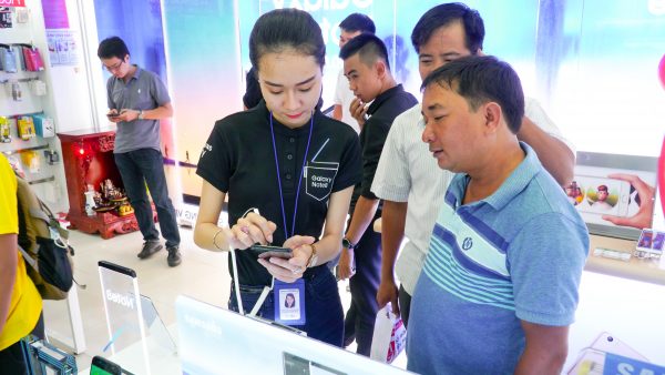 Sforum - Trang thông tin công nghệ mới nhất DSC00574-600x338 Galaxy Note 8 chính thức mở bán tại Việt Nam Sforum - Trang thông tin công nghệ mới nhất DSC00574-600x338 Galaxy Note 8 chính thức mở bán tại Việt Nam