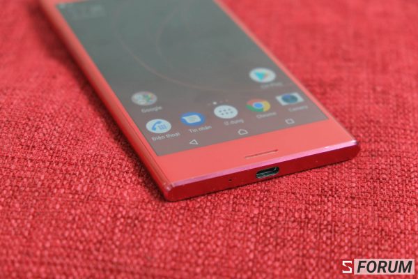 Sforum - Trang thông tin công nghệ mới nhất DSCF1416-600x400 Trên tay Xperia XZ Premium đỏ Rosso: Màu sắc độc đáo nhất, giá ngang bằng các màu còn lại Sforum - Trang thông tin công nghệ mới nhất DSCF1416-600x400 Trên tay Xperia XZ Premium đỏ Rosso: Màu sắc độc đáo nhất, giá ngang bằng các màu còn lại