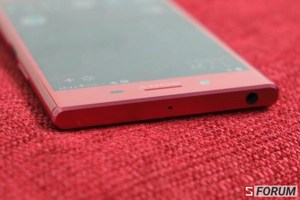 Sforum - Trang thông tin công nghệ mới nhất DSCF1419-600x400 Trên tay Xperia XZ Premium đỏ Rosso: Màu sắc độc đáo nhất, giá ngang bằng các màu còn lại Sforum - Trang thông tin công nghệ mới nhất DSCF1419-600x400 Trên tay Xperia XZ Premium đỏ Rosso: Màu sắc độc đáo nhất, giá ngang bằng các màu còn lại