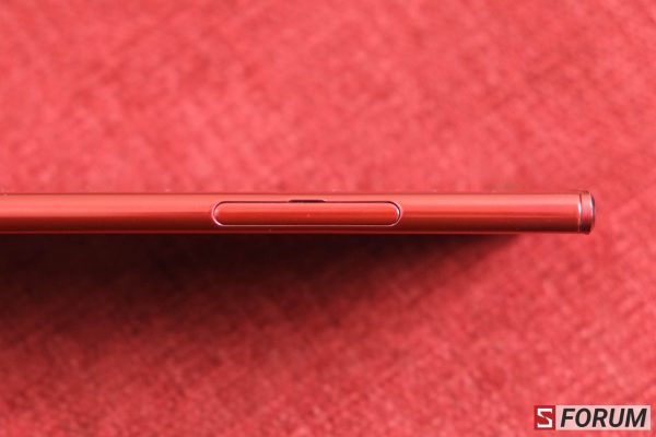 Sforum - Trang thông tin công nghệ mới nhất DSCF1425-600x400 Trên tay Xperia XZ Premium đỏ Rosso: Màu sắc độc đáo nhất, giá ngang bằng các màu còn lại Sforum - Trang thông tin công nghệ mới nhất DSCF1425-600x400 Trên tay Xperia XZ Premium đỏ Rosso: Màu sắc độc đáo nhất, giá ngang bằng các màu còn lại
