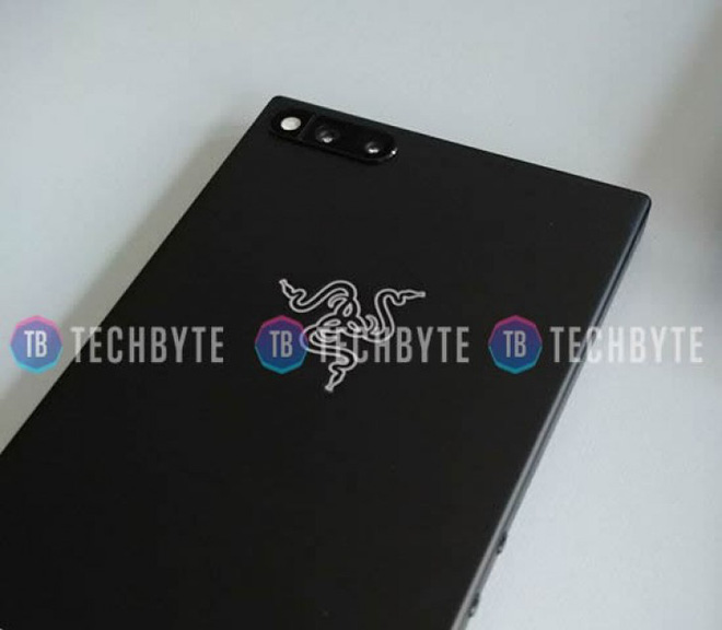Sforum - Trang thông tin công nghệ mới nhất photo-0-1508045766045 Điện thoại Razer bất ngờ lộ cấu hình, sẽ có màn hình 120Hz, RAM 8GB? Sforum - Trang thông tin công nghệ mới nhất photo-0-1508045766045 Điện thoại Razer bất ngờ lộ cấu hình, sẽ có màn hình 120Hz, RAM 8GB?