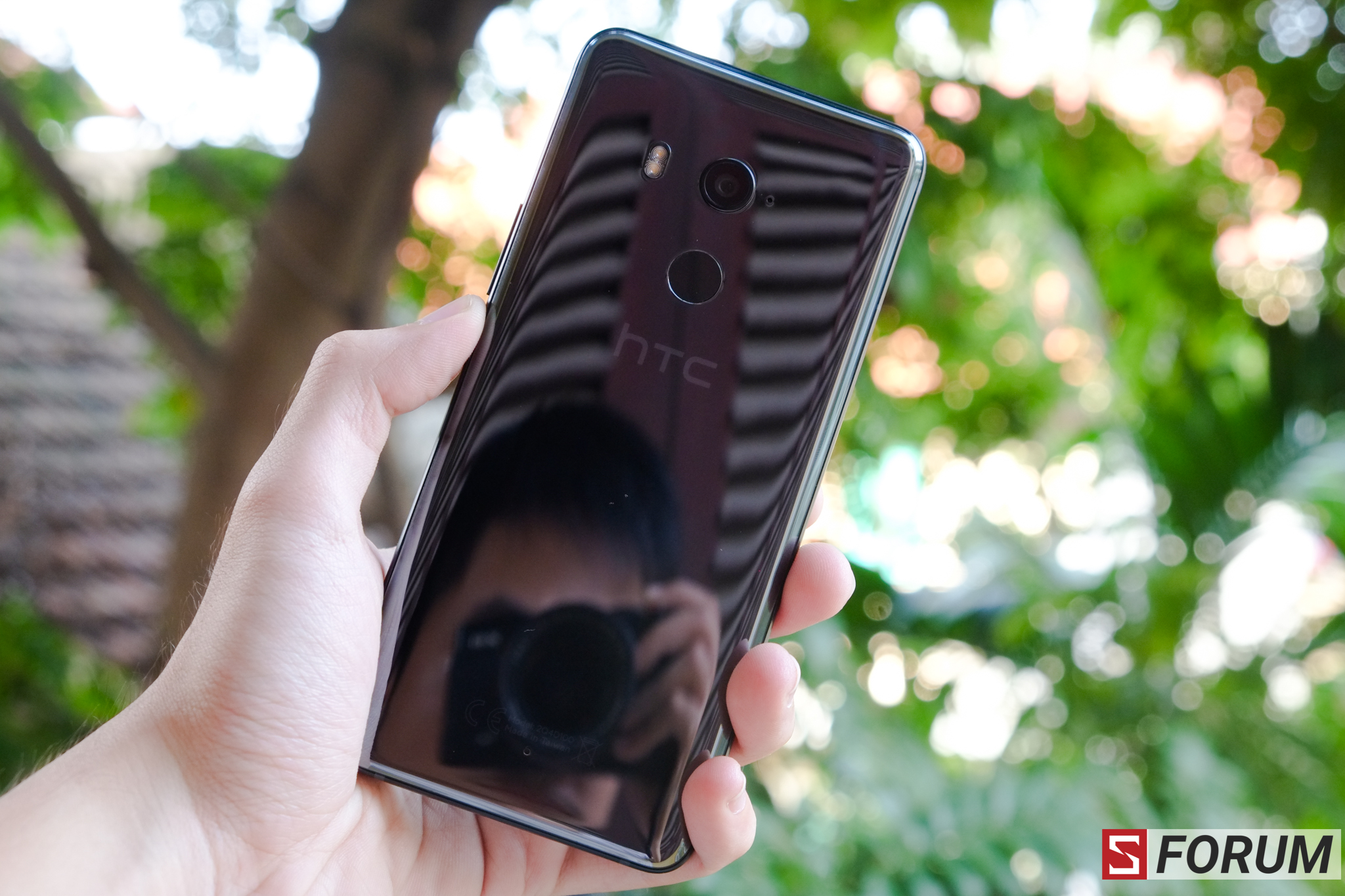 Sforum - Trang thông tin công nghệ mới nhất DSCF1584 Trên tay nhanh HTC U11 Plus: Thiết kế đẹp, camera tuyệt vời, nhưng mức giá phải suy nghĩ Sforum - Trang thông tin công nghệ mới nhất DSCF1584 Trên tay nhanh HTC U11 Plus: Thiết kế đẹp, camera tuyệt vời, nhưng mức giá phải suy nghĩ