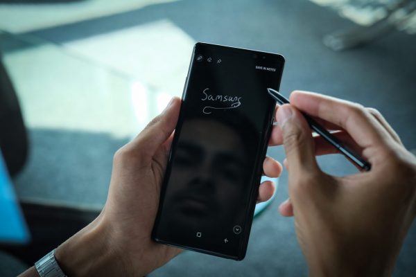 Sforum - Trang thông tin công nghệ mới nhất zHwxHCc-600x400 Galaxy Note FE chính thức ra mắt tại Việt Nam, giá 13.99 triệu đồng Sforum - Trang thông tin công nghệ mới nhất zHwxHCc-600x400 Galaxy Note FE chính thức ra mắt tại Việt Nam, giá 13.99 triệu đồng