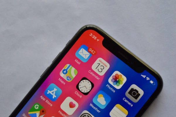 Sforum - Trang thông tin công nghệ mới nhất iPhone-X-Notch-on-Home-screen-2-600x399 Apple sẽ tung ra iPhone giá rẻ với màn hình LCD 6.1 inch, vỏ kim loại? Sforum - Trang thông tin công nghệ mới nhất iPhone-X-Notch-on-Home-screen-2-600x399 Apple sẽ tung ra iPhone giá rẻ với màn hình LCD 6.1 inch, vỏ kim loại?