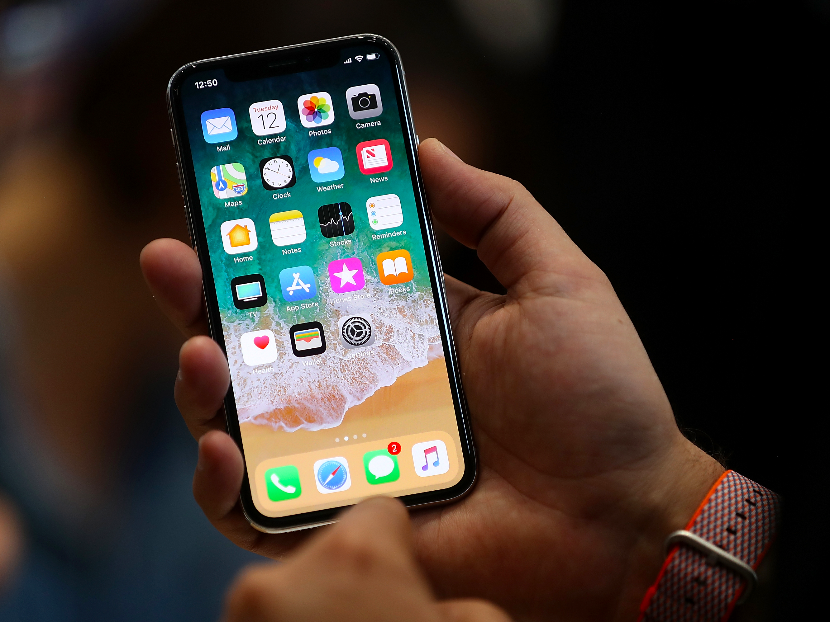 Sforum - Trang thông tin công nghệ mới nhất the-iphone-x-has-an-oled-screen-heres-what-oled-is-and-how-its-different-from-past-iphones Apple đàm phán với LG Display để cung cấp màn hình OLED cho iPhone X Sforum - Trang thông tin công nghệ mới nhất the-iphone-x-has-an-oled-screen-heres-what-oled-is-and-how-its-different-from-past-iphones Apple đàm phán với LG Display để cung cấp màn hình OLED cho iPhone X