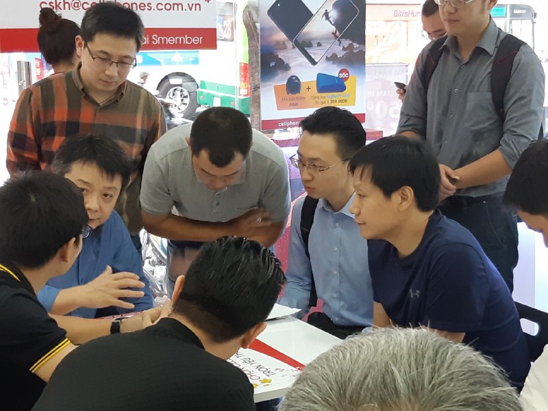 Sforum - Trang thông tin công nghệ mới nhất 0177cc7c-893a-4155-9f7f-feaccc586f63 "Steve Jobs của Trung Quốc" vừa sang Việt Nam đã ghé thăm CellphoneS Sforum - Trang thông tin công nghệ mới nhất 0177cc7c-893a-4155-9f7f-feaccc586f63 "Steve Jobs của Trung Quốc" vừa sang Việt Nam đã ghé thăm CellphoneS