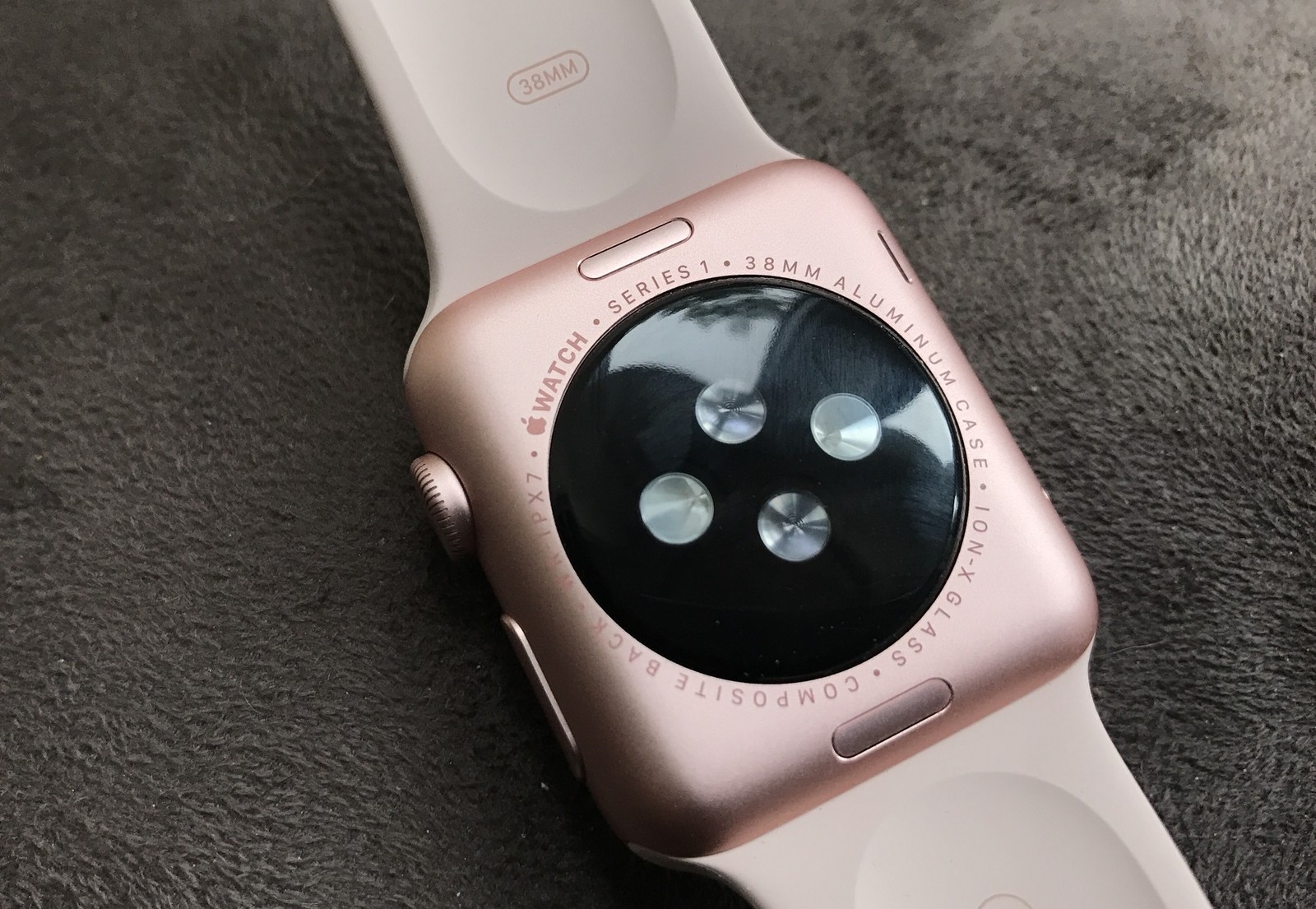 Số tiền bạn phải bỏ ra để sửa chữa một số chiếc Apple Watch dưới đây thậm chí còn cao hơn cả giá bán của chiếc iPhone X