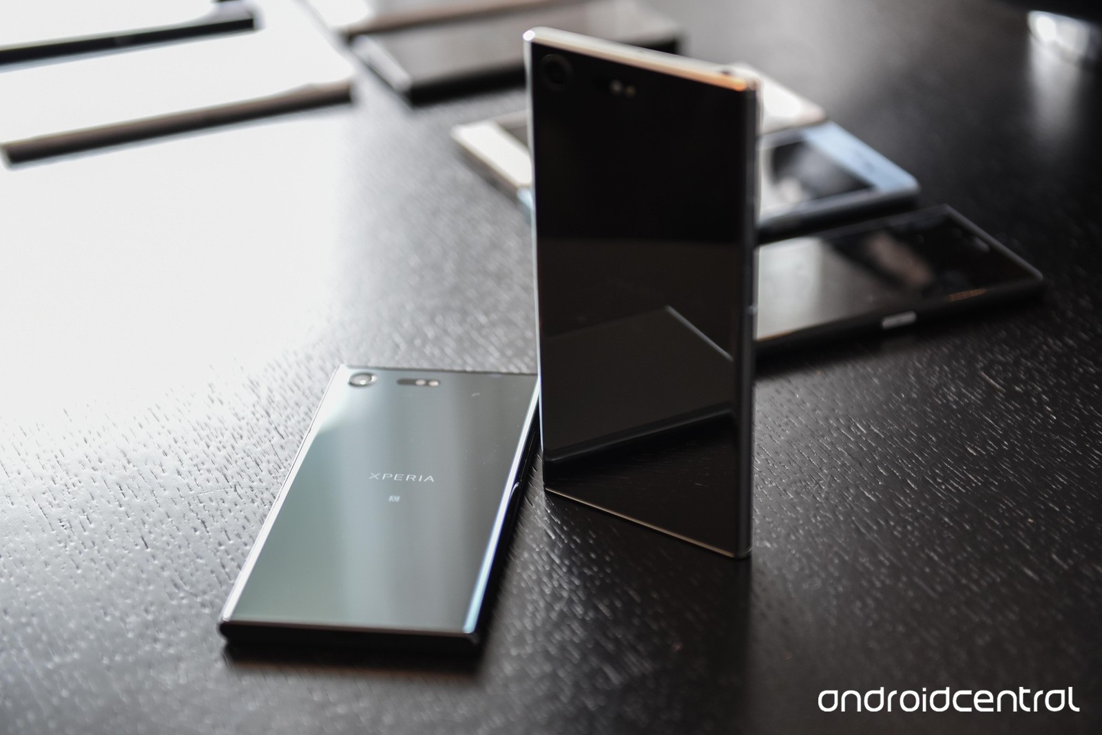 Sforum - Trang thông tin công nghệ mới nhất cXgJE Sony Xperia L2 lộ diện trong video render, vẫn sử dụng lối thiết kế cũ Sforum - Trang thông tin công nghệ mới nhất cXgJE Sony Xperia L2 lộ diện trong video render, vẫn sử dụng lối thiết kế cũ