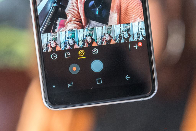 Sforum - Trang thông tin công nghệ mới nhất tren-tay-galaxy-a8-viettablet-11 Vì sao camera trên Galaxy A 2018 là camera selfie kép xóa phông tốt nhất hiện nay? Sforum - Trang thông tin công nghệ mới nhất tren-tay-galaxy-a8-viettablet-11 Vì sao camera trên Galaxy A 2018 là camera selfie kép xóa phông tốt nhất hiện nay?