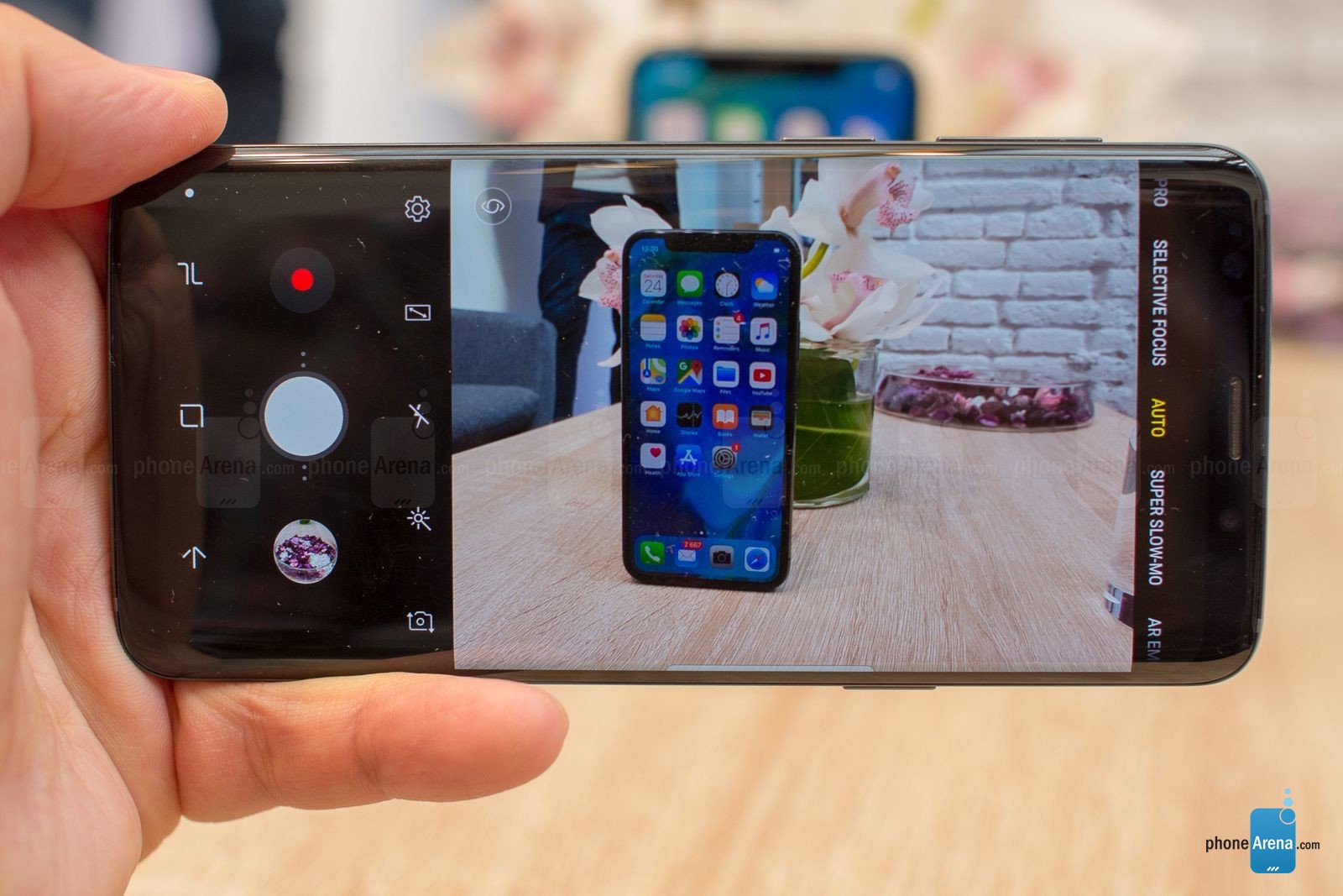 Camera của S9 cho phép tăng lượng ánh sáng thu vào lên đến 28% và giảm độ nhiễu 30%