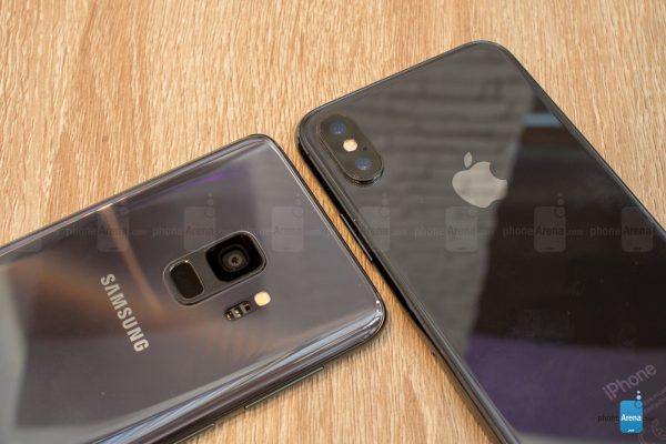 Sforum - Trang thông tin công nghệ mới nhất Samsung-Galaxy-S9-vs-Apple-iPhone-X-first-look-4-600x400 So găng Galaxy S9 và iPhone X: Đâu là chiếc máy tốt hơn? Sforum - Trang thông tin công nghệ mới nhất Samsung-Galaxy-S9-vs-Apple-iPhone-X-first-look-4-600x400 So găng Galaxy S9 và iPhone X: Đâu là chiếc máy tốt hơn?