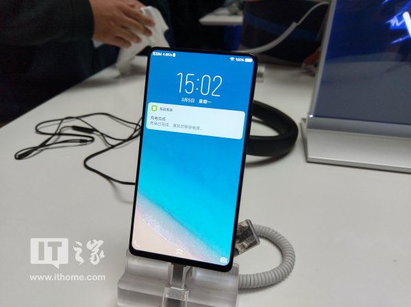Sforum - Trang thông tin công nghệ mới nhất Vivo-APEX-hands-on-8 Vivo APEX chính thức ra mắt: Màn hình OLED 5.99 inch, Snapdragon 845, vân tay nhúng dưới màn hình Sforum - Trang thông tin công nghệ mới nhất Vivo-APEX-hands-on-8 Vivo APEX chính thức ra mắt: Màn hình OLED 5.99 inch, Snapdragon 845, vân tay nhúng dưới màn hình