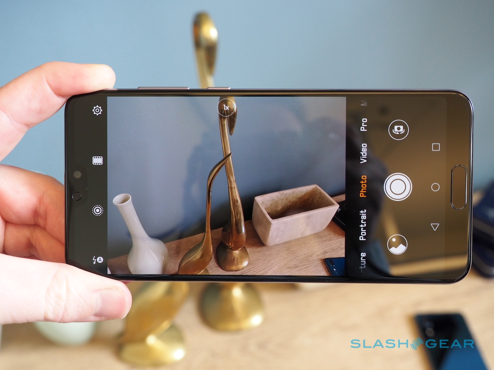 Sforum - Trang thông tin công nghệ mới nhất huawei-p20-and-p20-pro-hands-on-34 Huawei P20 và P20 Pro chính thức trình làng: thiết kế tai thỏ, camera 3 ống kính, giá từ 19 triệu đồng Sforum - Trang thông tin công nghệ mới nhất huawei-p20-and-p20-pro-hands-on-34 Huawei P20 và P20 Pro chính thức trình làng: thiết kế tai thỏ, camera 3 ống kính, giá từ 19 triệu đồng