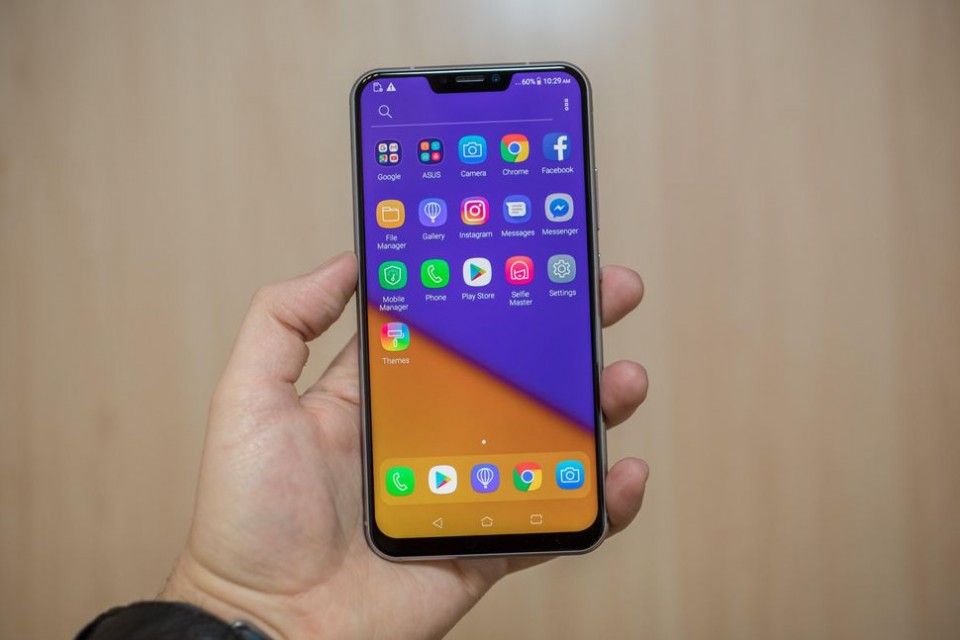 Asus Zenfone 5Z có thể được coi là một chiếc smartphone chơi game xuất sắc nhất đến từ Asus
