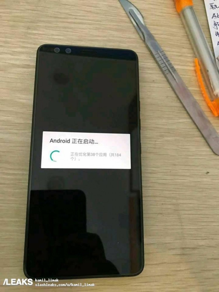 Máy sẽ chạy trên Android 8.1 mới nhất
