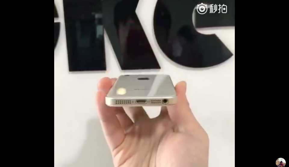 Sforum - Trang thông tin công nghệ mới nhất iphone-se-4-1 Lộ hình ảnh iPhone SE 2 với mặt lưng kính, vẫn có jack cắm tai nghe Sforum - Trang thông tin công nghệ mới nhất iphone-se-4-1 Lộ hình ảnh iPhone SE 2 với mặt lưng kính, vẫn có jack cắm tai nghe