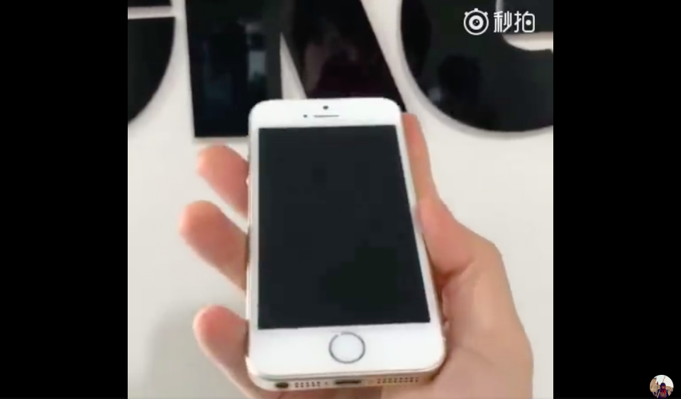 Sforum - Trang thông tin công nghệ mới nhất iphone-se-5-1 Lộ hình ảnh iPhone SE 2 với mặt lưng kính, vẫn có jack cắm tai nghe Sforum - Trang thông tin công nghệ mới nhất iphone-se-5-1 Lộ hình ảnh iPhone SE 2 với mặt lưng kính, vẫn có jack cắm tai nghe