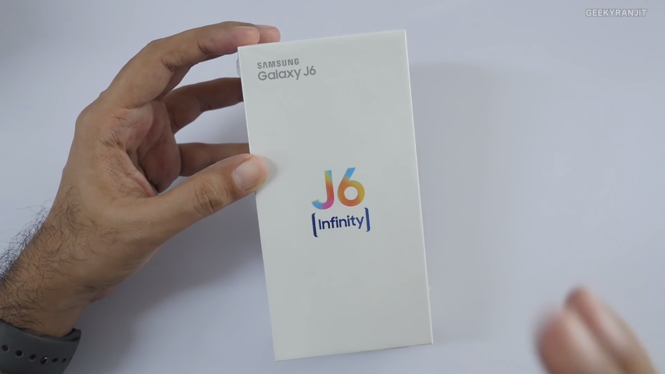 Vỏ hộp của Galaxy J6 2018