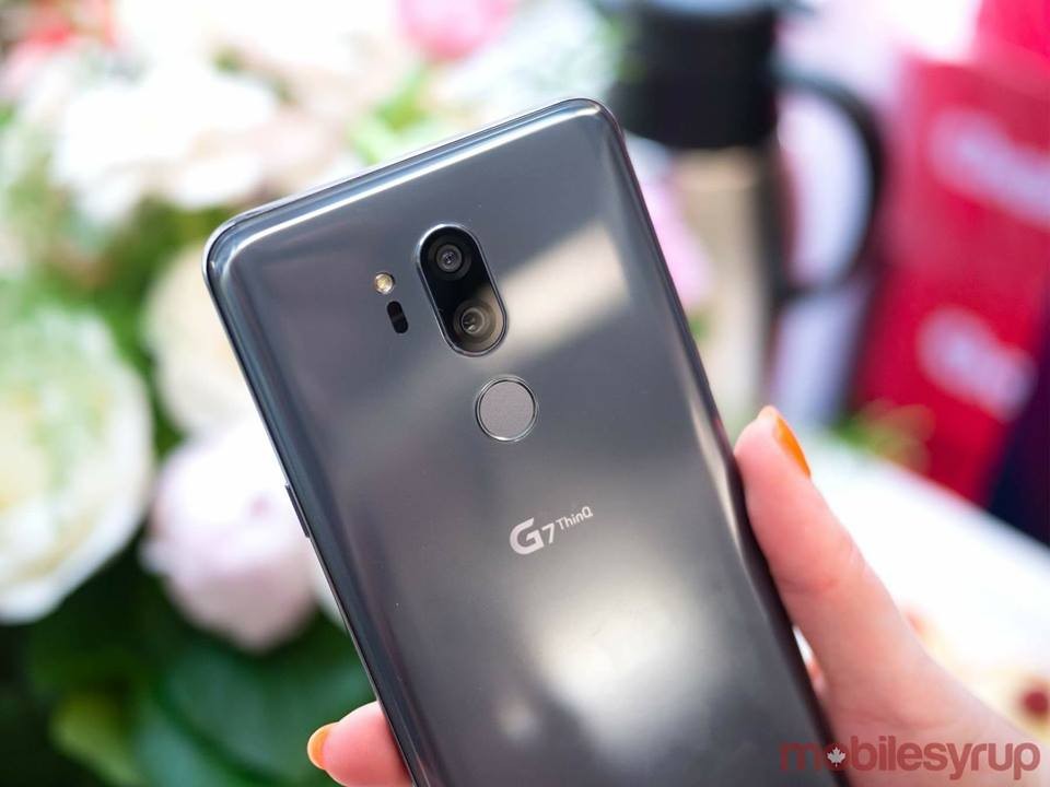 Sforum - Trang thông tin công nghệ mới nhất 31675157_758810434323664_2572182469633638400_n LG G7 ThinQ lộ ảnh trên tay trước giờ G: Màn hình tai thỏ, camera kép, mặt lưng kính bóng loáng Sforum - Trang thông tin công nghệ mới nhất 31675157_758810434323664_2572182469633638400_n LG G7 ThinQ lộ ảnh trên tay trước giờ G: Màn hình tai thỏ, camera kép, mặt lưng kính bóng loáng