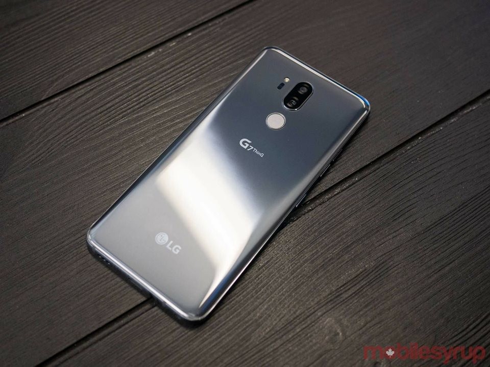 Sforum - Trang thông tin công nghệ mới nhất 31723358_758810507656990_2167452776320204800_n LG G7 ThinQ lộ ảnh trên tay trước giờ G: Màn hình tai thỏ, camera kép, mặt lưng kính bóng loáng Sforum - Trang thông tin công nghệ mới nhất 31723358_758810507656990_2167452776320204800_n LG G7 ThinQ lộ ảnh trên tay trước giờ G: Màn hình tai thỏ, camera kép, mặt lưng kính bóng loáng