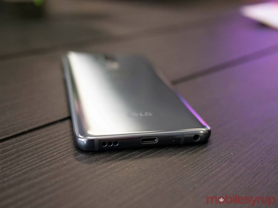 Sforum - Trang thông tin công nghệ mới nhất 31729892_758810647656976_7899113222974734336_n LG G7 ThinQ lộ ảnh trên tay trước giờ G: Màn hình tai thỏ, camera kép, mặt lưng kính bóng loáng Sforum - Trang thông tin công nghệ mới nhất 31729892_758810647656976_7899113222974734336_n LG G7 ThinQ lộ ảnh trên tay trước giờ G: Màn hình tai thỏ, camera kép, mặt lưng kính bóng loáng