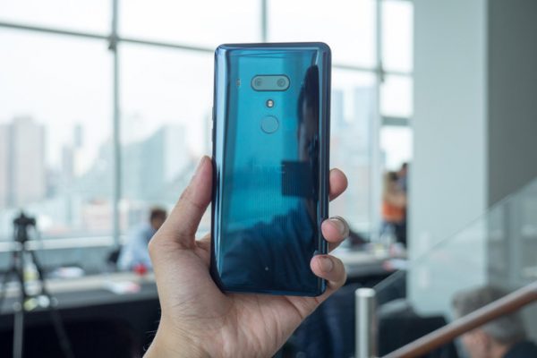 Sforum - Trang thông tin công nghệ mới nhất HTC-U12-plus-hands-on-39-1-600x400 HTC U12+ không được tặng cáp chuyển đổi USB-C sang 3.5mm, người dùng phải mua thêm với giá 12 USD Sforum - Trang thông tin công nghệ mới nhất HTC-U12-plus-hands-on-39-1-600x400 HTC U12+ không được tặng cáp chuyển đổi USB-C sang 3.5mm, người dùng phải mua thêm với giá 12 USD