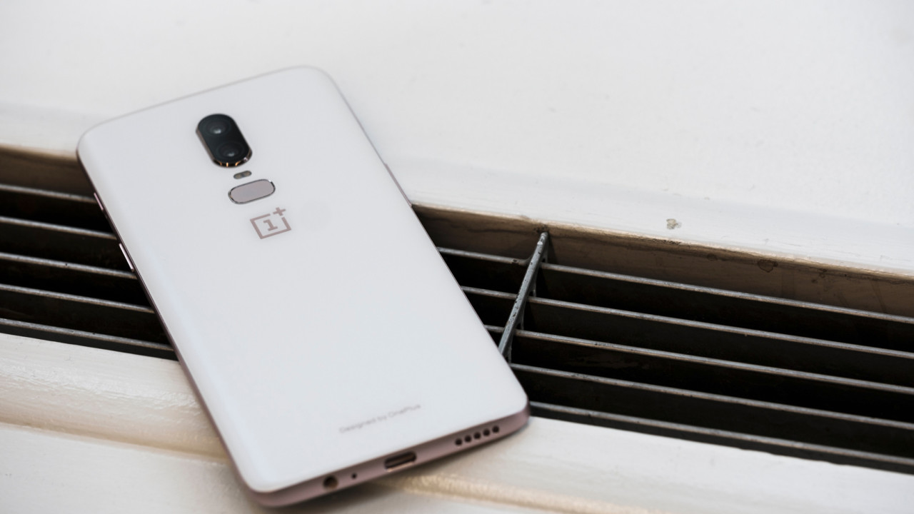 Sforum - Trang thông tin công nghệ mới nhất OnePlus-6-1-of-51-1-1280x720 Trên tay OnePlus 6: Thiết kế mặt kính sang trọng, màn hình "tai thỏ", cấu hình khủng, giá từ 12 triệu Sforum - Trang thông tin công nghệ mới nhất OnePlus-6-1-of-51-1-1280x720 Trên tay OnePlus 6: Thiết kế mặt kính sang trọng, màn hình "tai thỏ", cấu hình khủng, giá từ 12 triệu