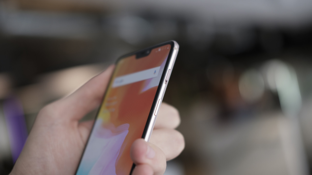 Sforum - Trang thông tin công nghệ mới nhất OnePlus-6-45-of-51-1280x720 Trên tay OnePlus 6: Thiết kế mặt kính sang trọng, màn hình "tai thỏ", cấu hình khủng, giá từ 12 triệu Sforum - Trang thông tin công nghệ mới nhất OnePlus-6-45-of-51-1280x720 Trên tay OnePlus 6: Thiết kế mặt kính sang trọng, màn hình "tai thỏ", cấu hình khủng, giá từ 12 triệu