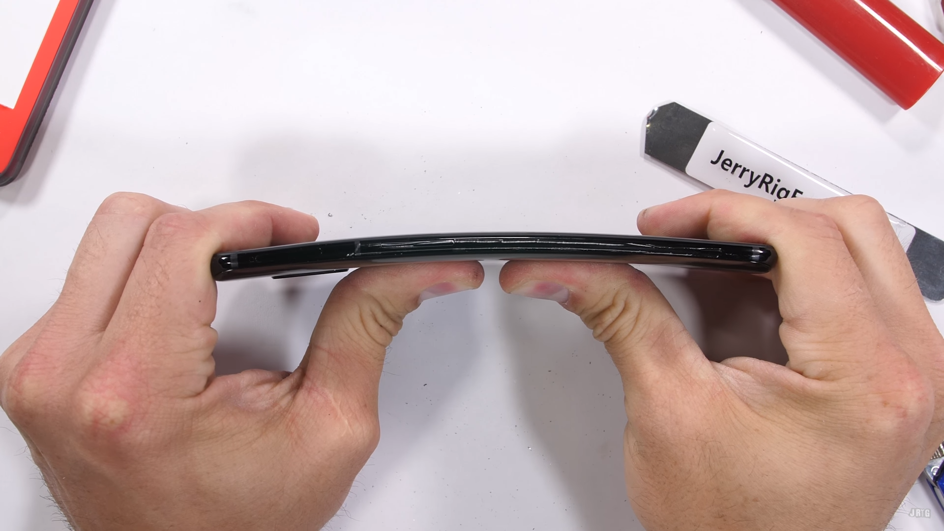 Sforum - Trang thông tin công nghệ mới nhất OnePlus-6_Bend Tra tấn OnePlus 6: Cào xước, đốt nóng và bẻ cong liệu có làm khó flagship mới nhất của OnePlus? Sforum - Trang thông tin công nghệ mới nhất OnePlus-6_Bend Tra tấn OnePlus 6: Cào xước, đốt nóng và bẻ cong liệu có làm khó flagship mới nhất của OnePlus?