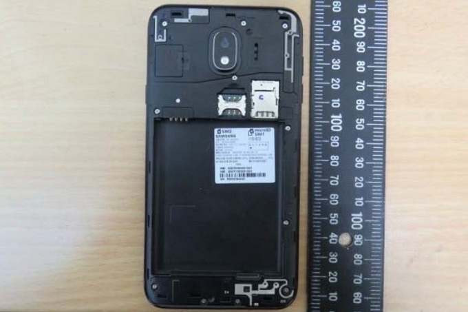 Sforum - Trang thông tin công nghệ mới nhất Samsung-Galaxy-J4-2018-and-Galaxy-J6-2018-specs-leak Samsung Galaxy J4 và J6 (2018) rò rỉ cấu hình: Màn hình vô cực, Exynos 7870, pin 3000 mAh Sforum - Trang thông tin công nghệ mới nhất Samsung-Galaxy-J4-2018-and-Galaxy-J6-2018-specs-leak Samsung Galaxy J4 và J6 (2018) rò rỉ cấu hình: Màn hình vô cực, Exynos 7870, pin 3000 mAh