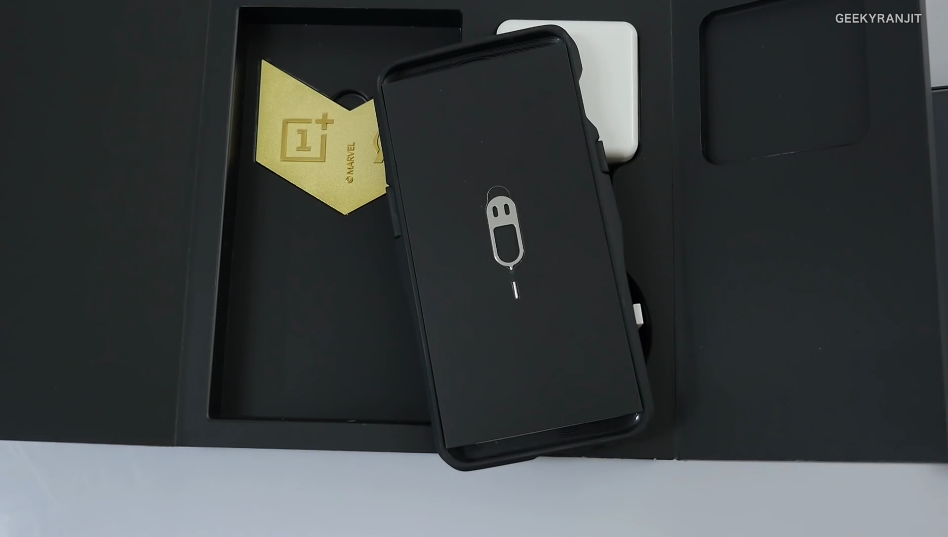 Sforum - Trang thông tin công nghệ mới nhất Sforum-OnePlus-6-Avengers_00838 Mở hộp OnePlus 6 phiên bản đặc biệt Avengers Infinity War, giá 15.07 triệu đồng Sforum - Trang thông tin công nghệ mới nhất Sforum-OnePlus-6-Avengers_00838 Mở hộp OnePlus 6 phiên bản đặc biệt Avengers Infinity War, giá 15.07 triệu đồng